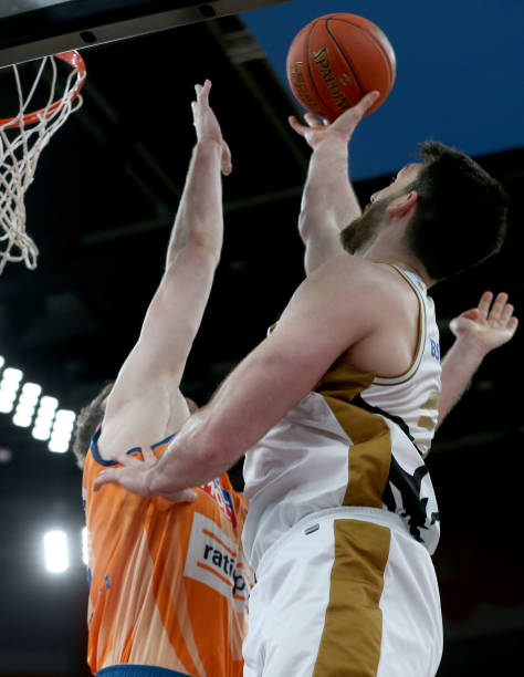 时刻挺身而 时刻挺身而