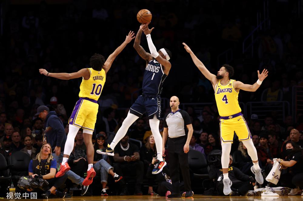 地传递给球 地传递给球